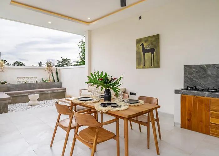 Villa Dasha - Private Pool Hideaway With Outdoor Lounge Canggu
